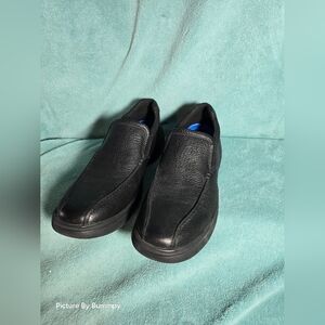 Extreme Comfort collection Clark’s shoes for men, light, Black tumbled leather.